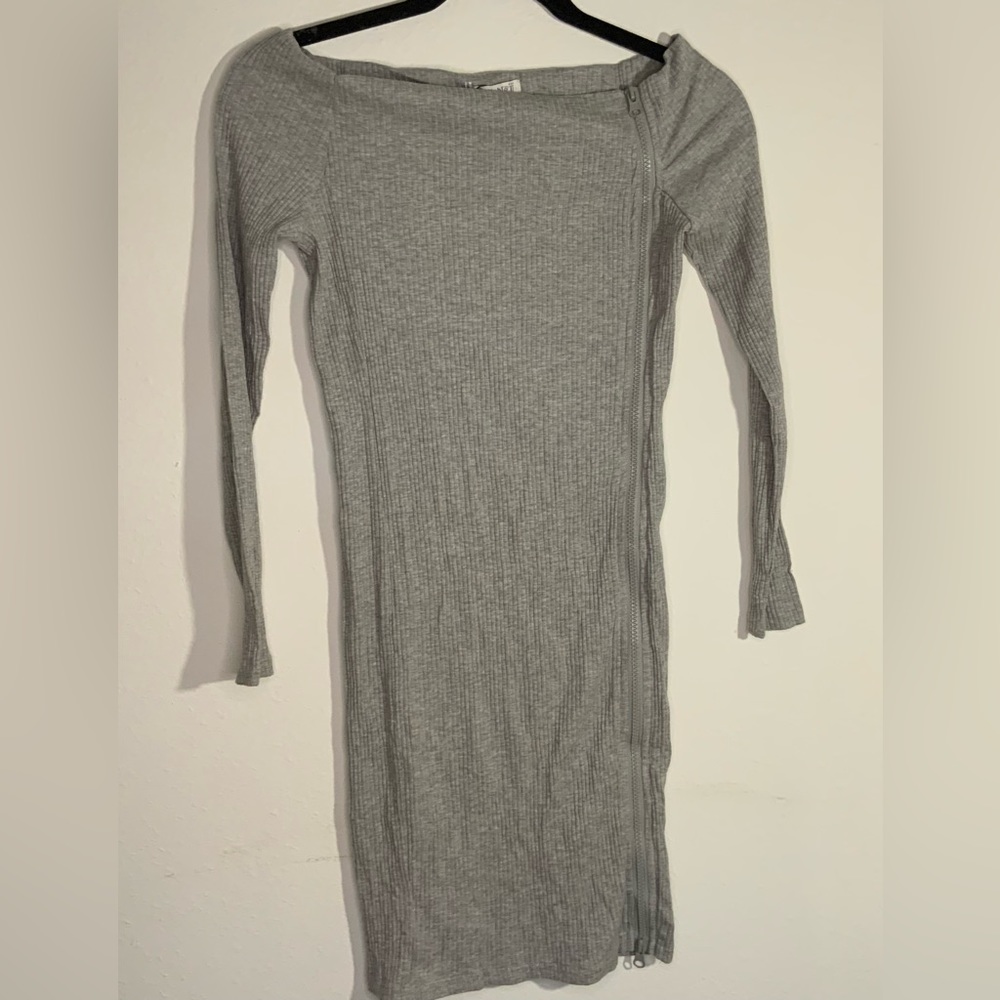 Gray Noble U Long Sleeve Form Fitting Off The Shoulder Medium Dress